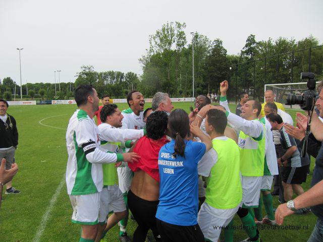 De blijdschap bij de Boshuizerkade-bewoners was groot na afloop