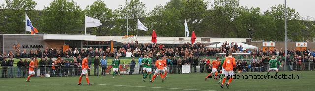 Het was ongekend druk en gezellig aan de Kikkerbeetstraat in Lisserbroek