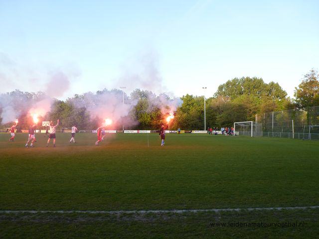 Het 'verleden' doemt op met fakkels en veel kabaal