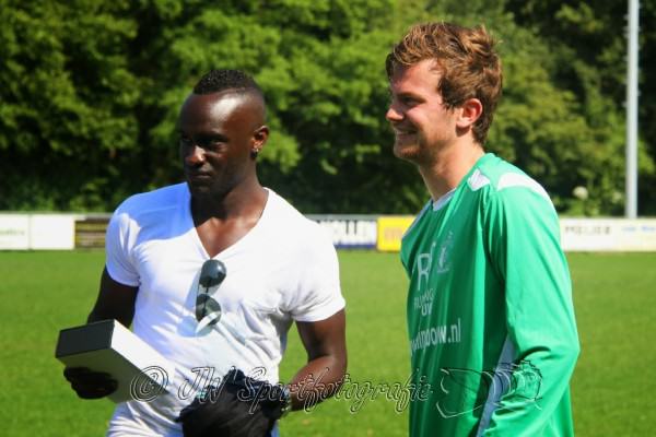 Erik Falkenburg, tegenwoordig NAC en gastspeler in juni 2014, deelde onder meer een prijs uit aan Sergio Vrede (Lugdunum)