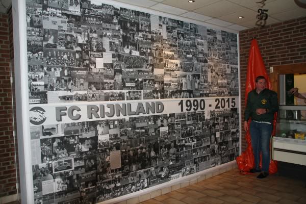 Wanneer één foto meer vertelt dan 1.000 woorden heeft FC Rijnland een dik boek aan de muur geplakt. De geschiedenis van de fusieclub in beeld. Prachtig en…. origineel.
