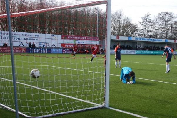Mitchel Beijersbergen heeft de 1-0 afgedrukt