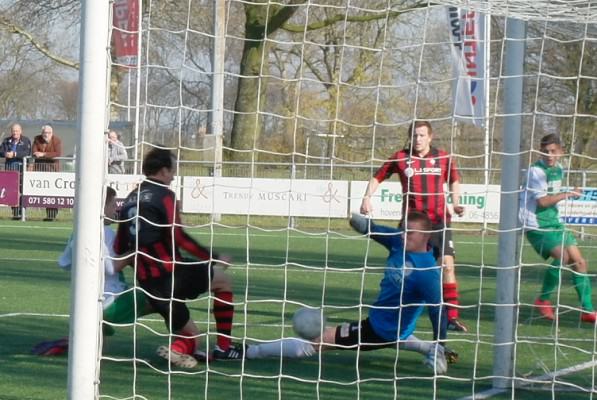 Nils Slingerland is dichtbij de 1-0