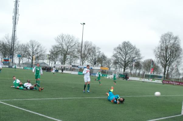 Doelman Yacizi had het er maar druk mee, maar bleef tot de voorlaatste tel overeind..Enkel niet hier op de foto.