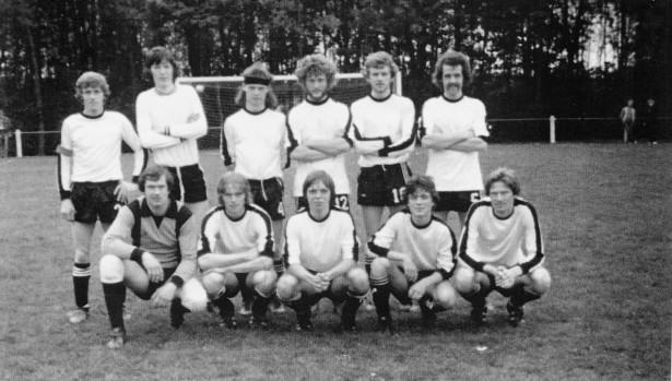 Meerburg in het seizeon 1980/1981. Boven van links naar rechts: Bert de Ruiter, John Wijers, Han Paulides, Peter Romijn, Ger Straathof en Cees de Rooij. Onder: Aad Kortekaas, Joep Duindam, Paul van der Heijden, Bart van Cromvoirt en Jan Zandbergen.