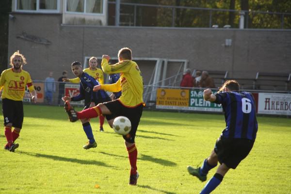 In Leiden-Noord moest Roodenburg met 2-5 het onderspit delven tegen VVO