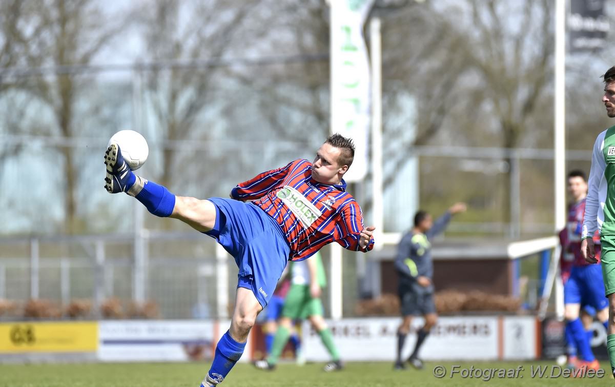 Media Terplaatse_Alkmania_wint_thuis_roelofarendsveen_12042015_Image00099