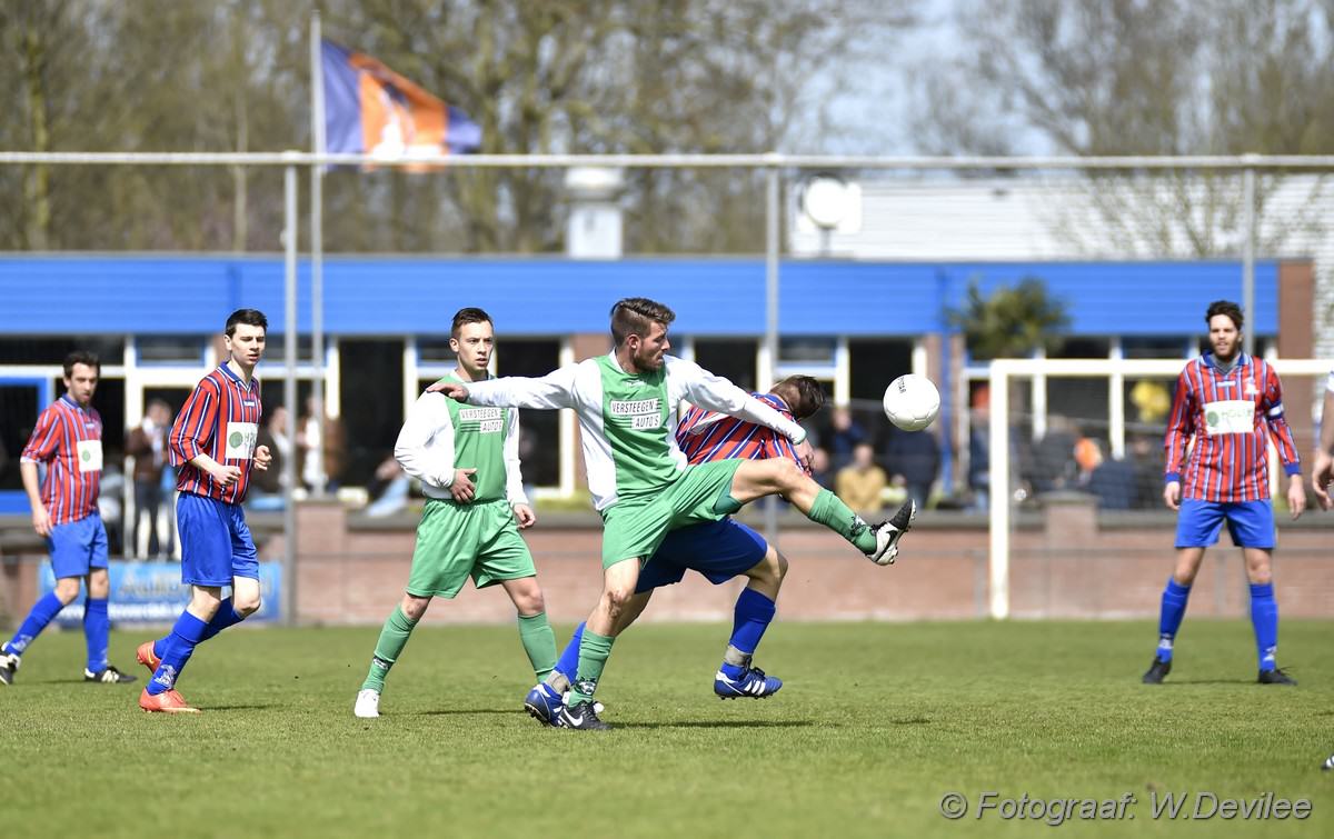 Media Terplaatse_Alkmania_wint_thuis_roelofarendsveen_12042015_Image00100