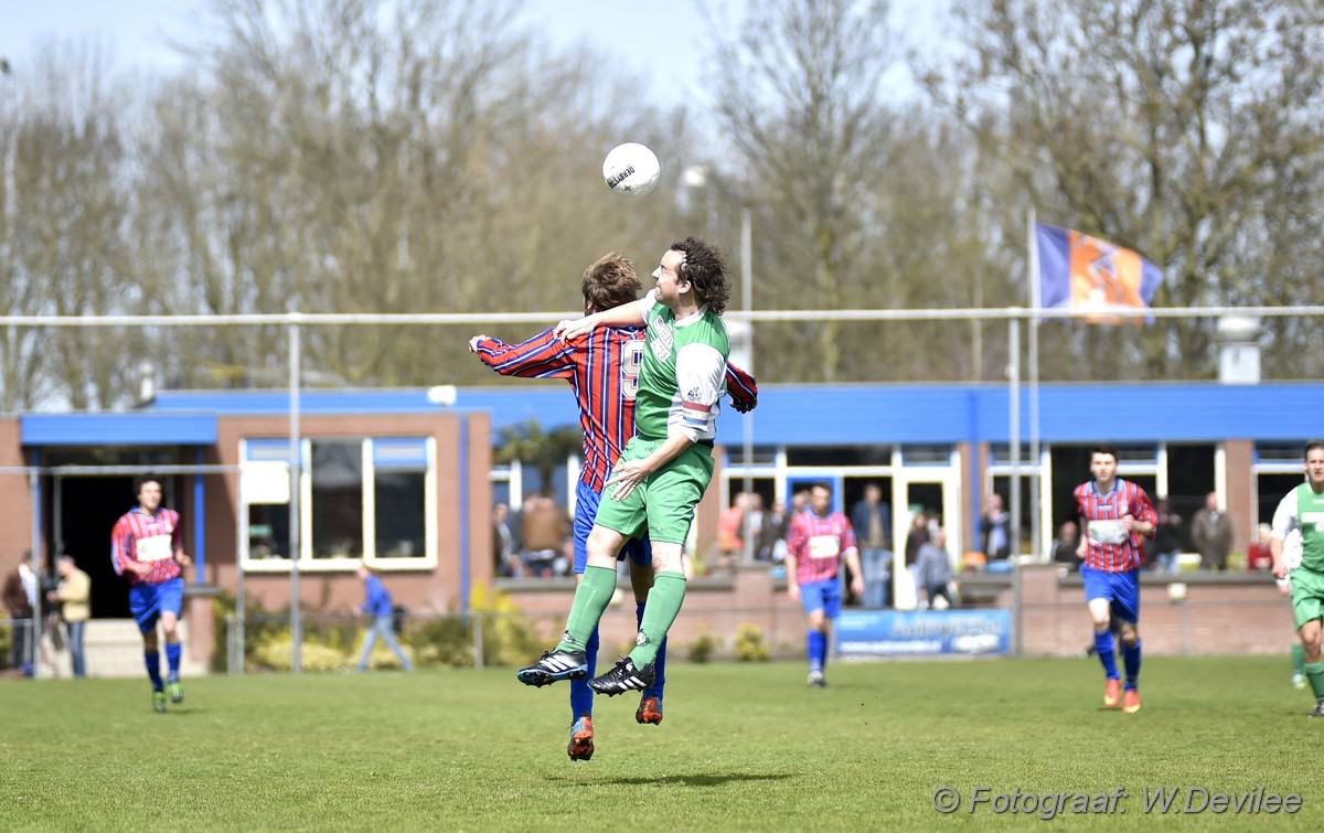 Media Terplaatse_Alkmania_wint_thuis_roelofarendsveen_12042015_Image00101