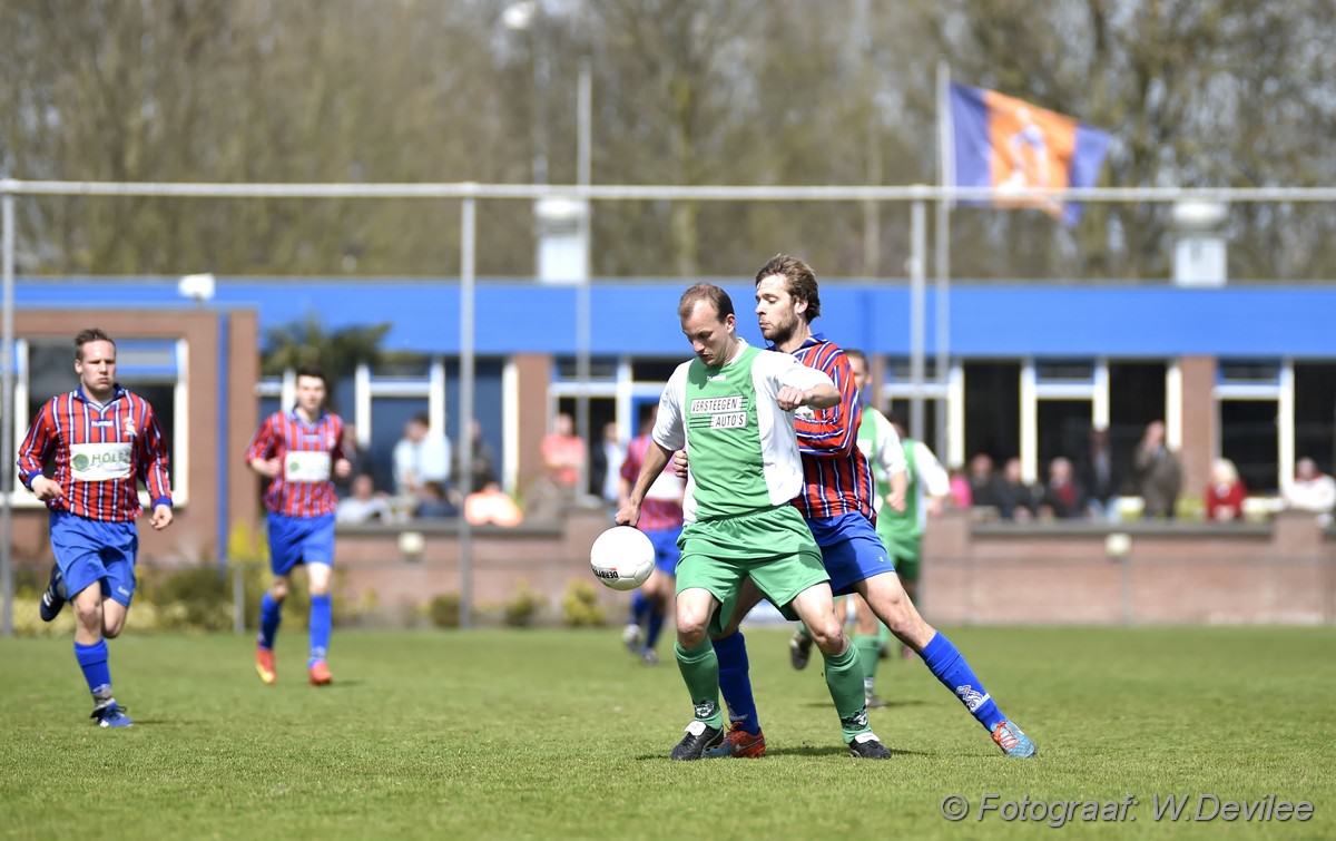 Media Terplaatse_Alkmania_wint_thuis_roelofarendsveen_12042015_Image00103