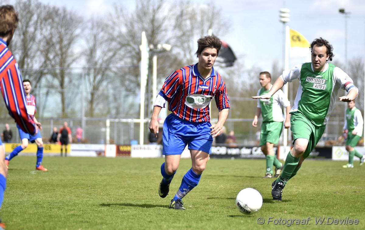 Media Terplaatse_Alkmania_wint_thuis_roelofarendsveen_12042015_Image00104