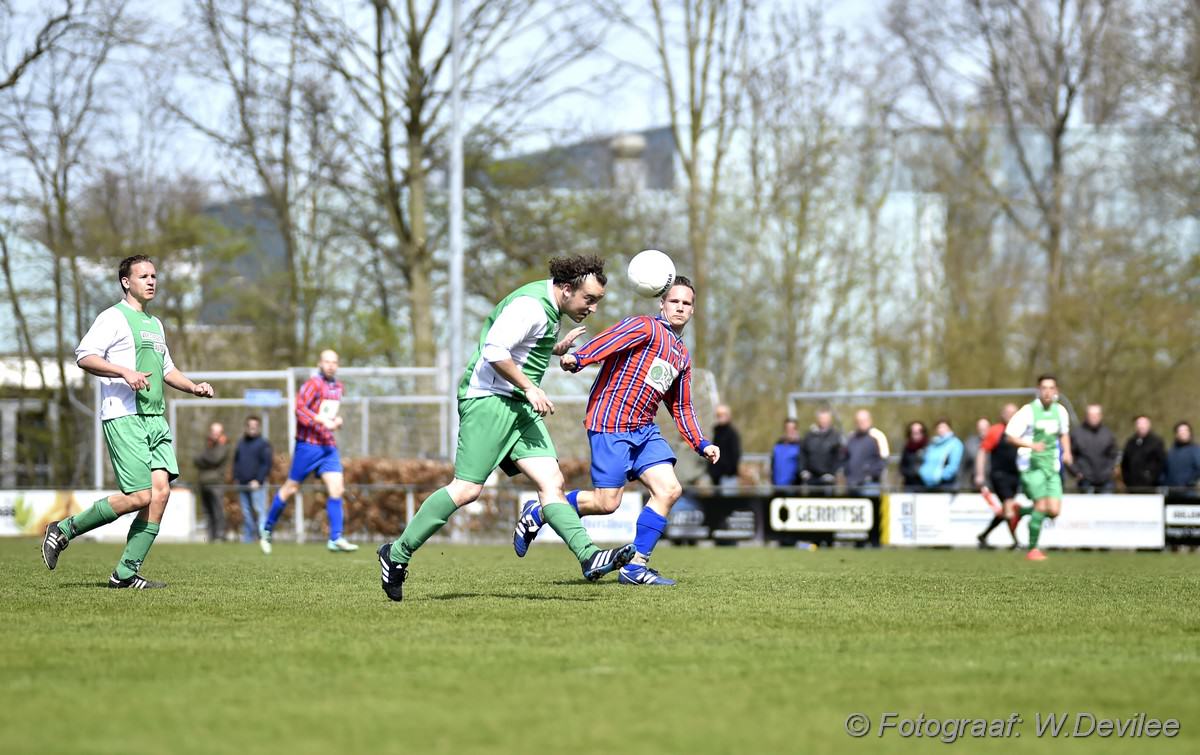 Media Terplaatse_Alkmania_wint_thuis_roelofarendsveen_12042015_Image00109