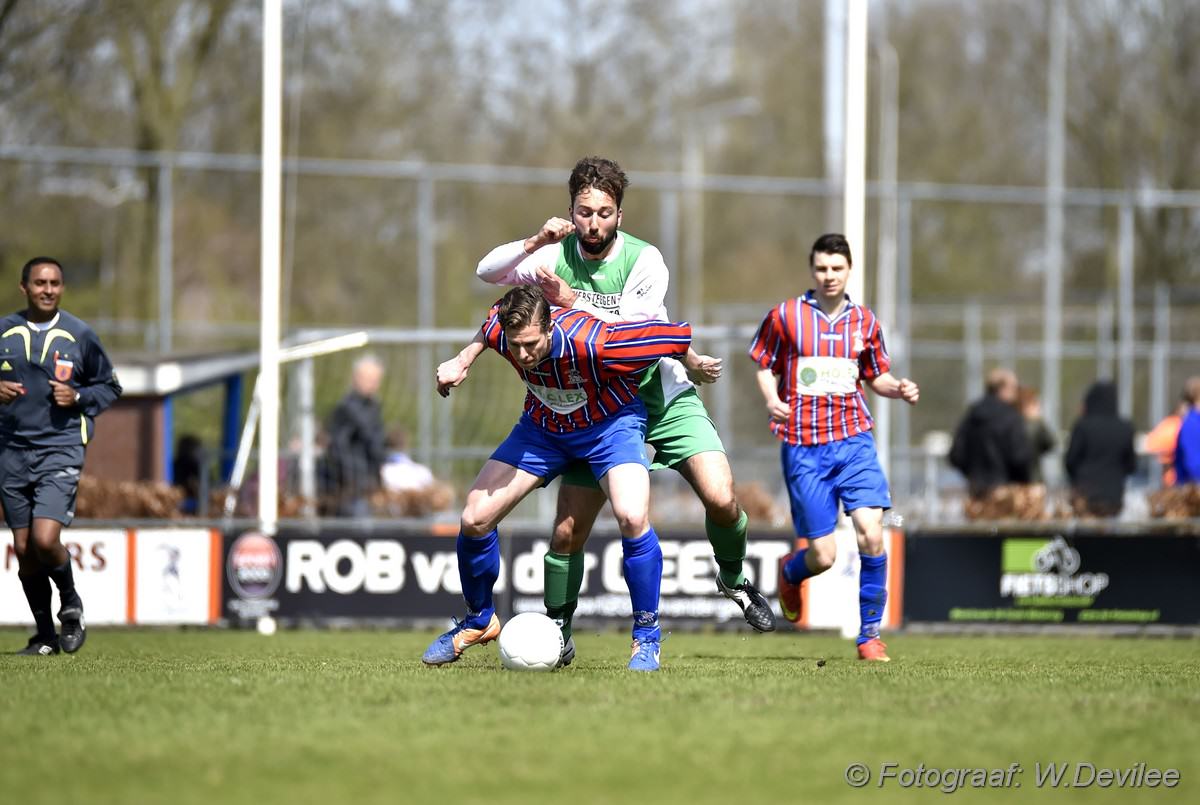 Media Terplaatse_Alkmania_wint_thuis_roelofarendsveen_12042015_Image00112