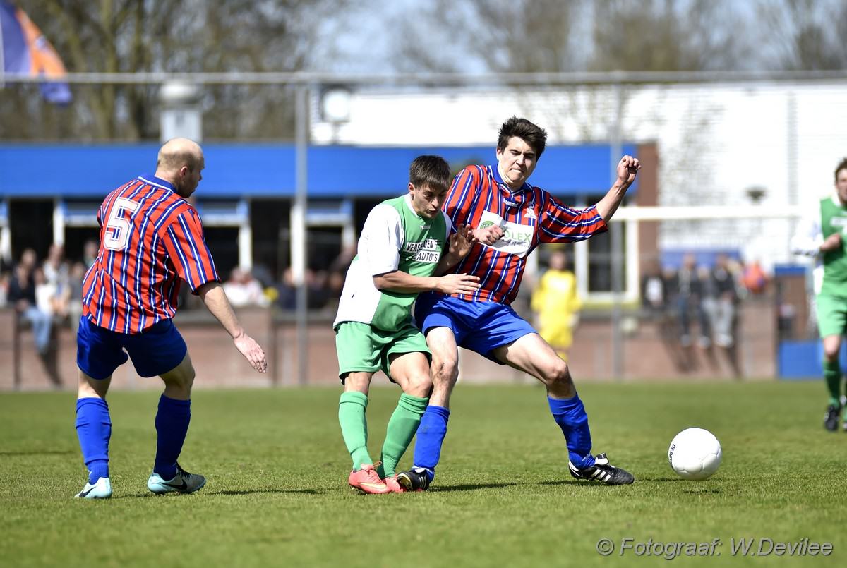 Media Terplaatse_Alkmania_wint_thuis_roelofarendsveen_12042015_Image00113