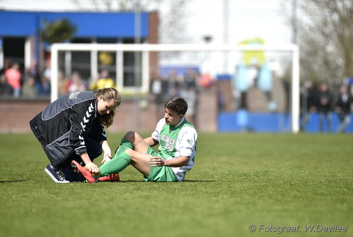 Media Terplaatse_Alkmania_wint_thuis_roelofarendsveen_12042015_Image00115