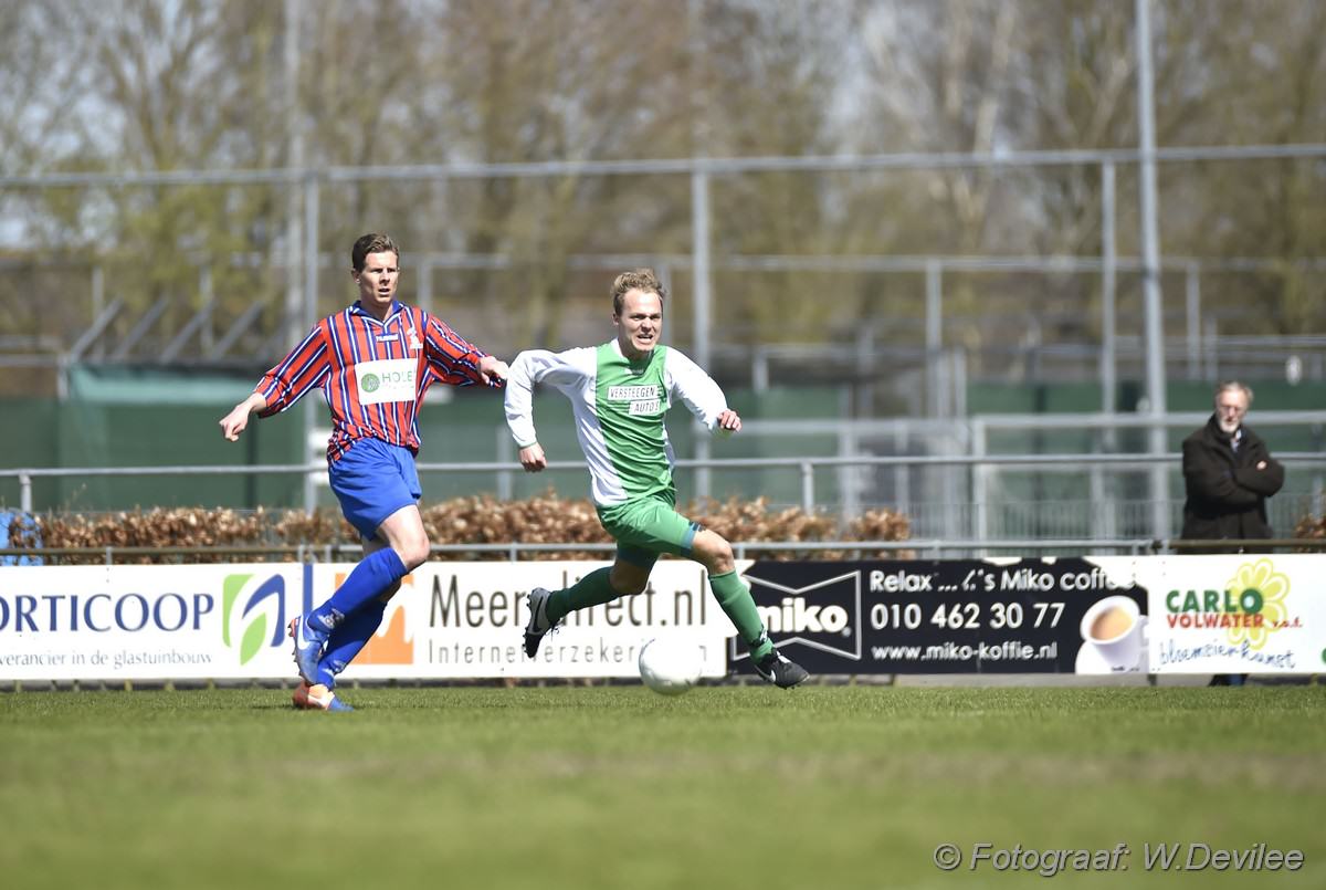 Media Terplaatse_Alkmania_wint_thuis_roelofarendsveen_12042015_Image00118