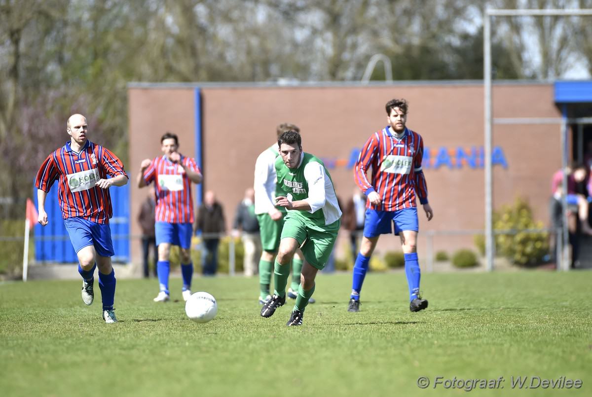 Media Terplaatse_Alkmania_wint_thuis_roelofarendsveen_12042015_Image00119