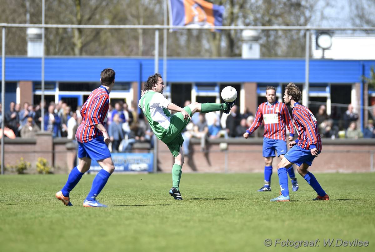 Media Terplaatse_Alkmania_wint_thuis_roelofarendsveen_12042015_Image00120