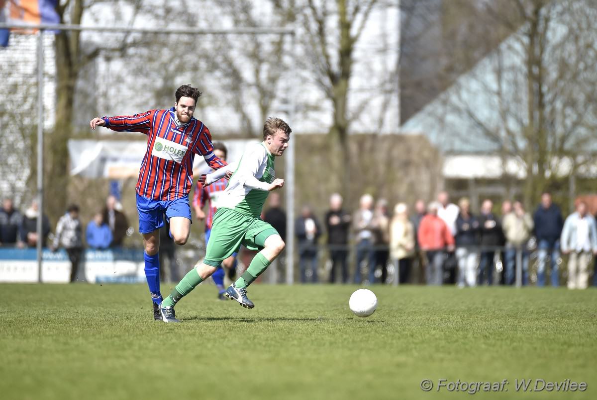 Media Terplaatse_Alkmania_wint_thuis_roelofarendsveen_12042015_Image00121
