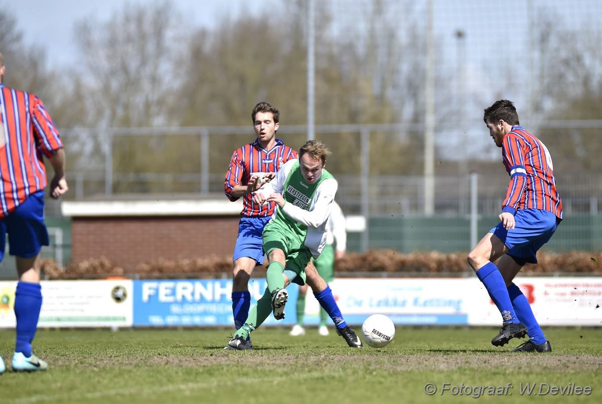 Media Terplaatse_Alkmania_wint_thuis_roelofarendsveen_12042015_Image00123