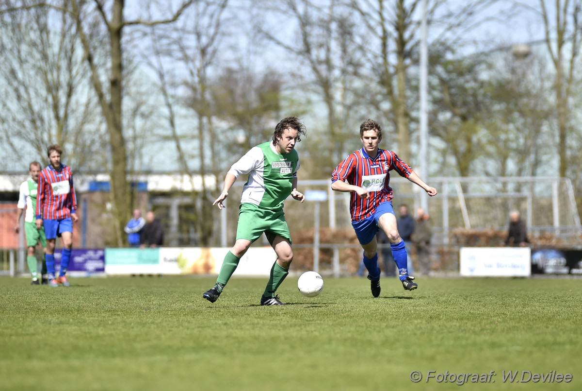 Media Terplaatse_Alkmania_wint_thuis_roelofarendsveen_12042015_Image00124