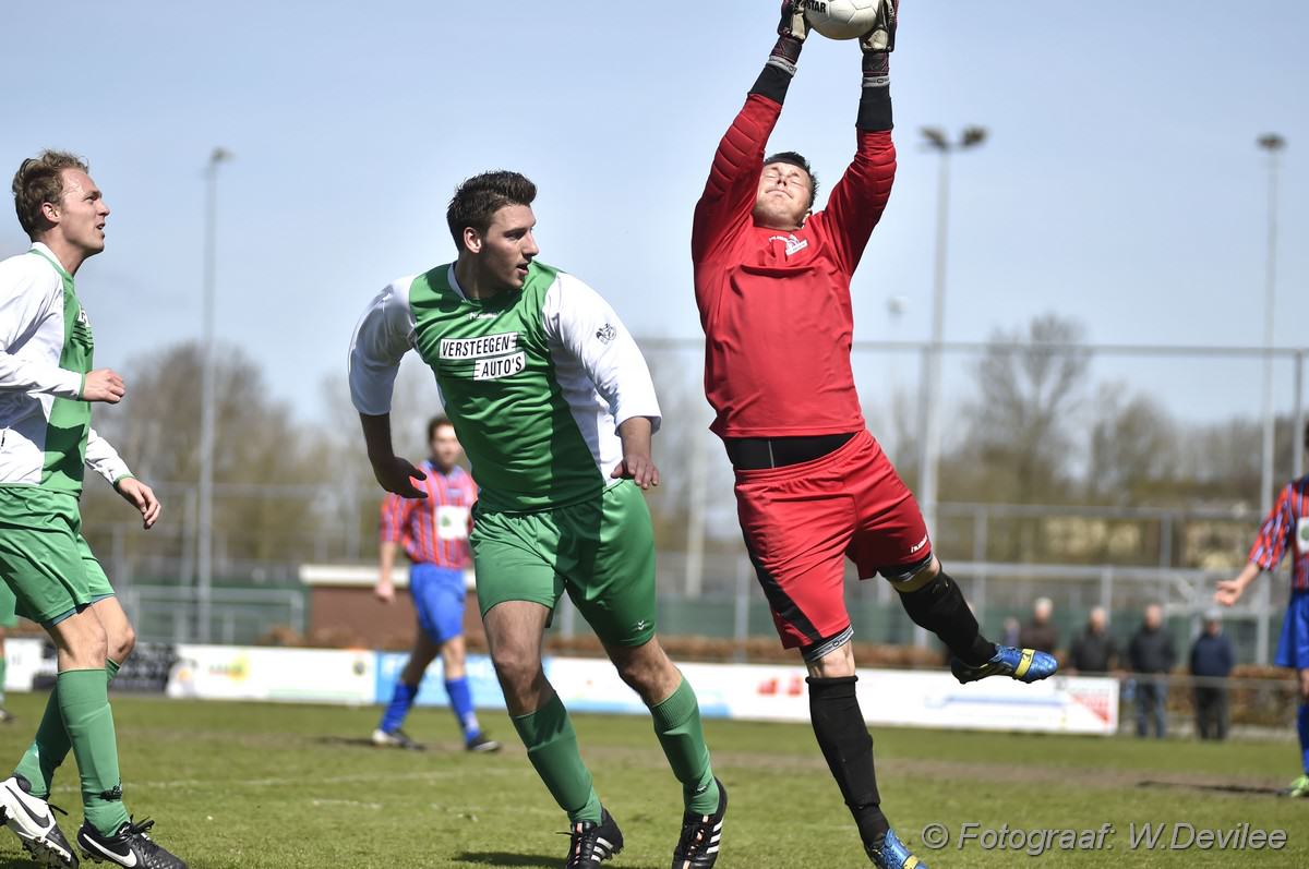 Media Terplaatse_Alkmania_wint_thuis_roelofarendsveen_12042015_Image00125