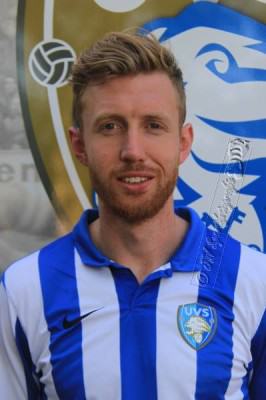 De naar FC Boshuizen vertrekkende Bart Jan Neuteboom zette zijn belangrijke wapen, koppen, tweemaal overtuigend in