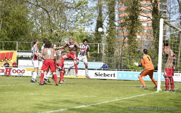 Goalie Michael Verhoef kreeg genoeg te doen, maar hoefde slechts eenmaal te passen