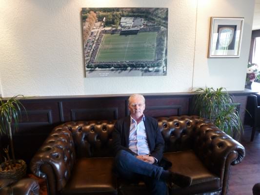 Mat de Tombe sprak honderd uit en stond open voor een uitgebreid interview. ,,Maar de schijnwerpers mogen nu weer weg."
