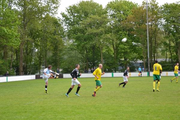 Doelman Kevin Wassenaar had na de 2-2 twee prima reddingen in huis