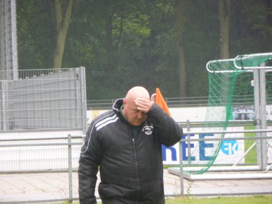 Henk Brandt pal na de afgekeurde treffer. Hij haalde op fatsoenlijke wijze verhaal bij de grensrechter. Uiteindelijk deed het er niet meer toe..