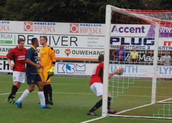 Het is 5-1 geworden en de Katwijkers gaan meteen op zoek naar de zesde treffer. Gretigheid troef.