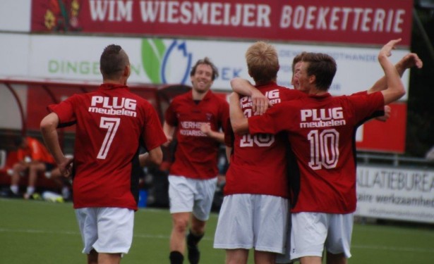 FC Rijnvogels bleef juichen en is op doelsaldo zelfs koploper in de Hoofdklasse B.