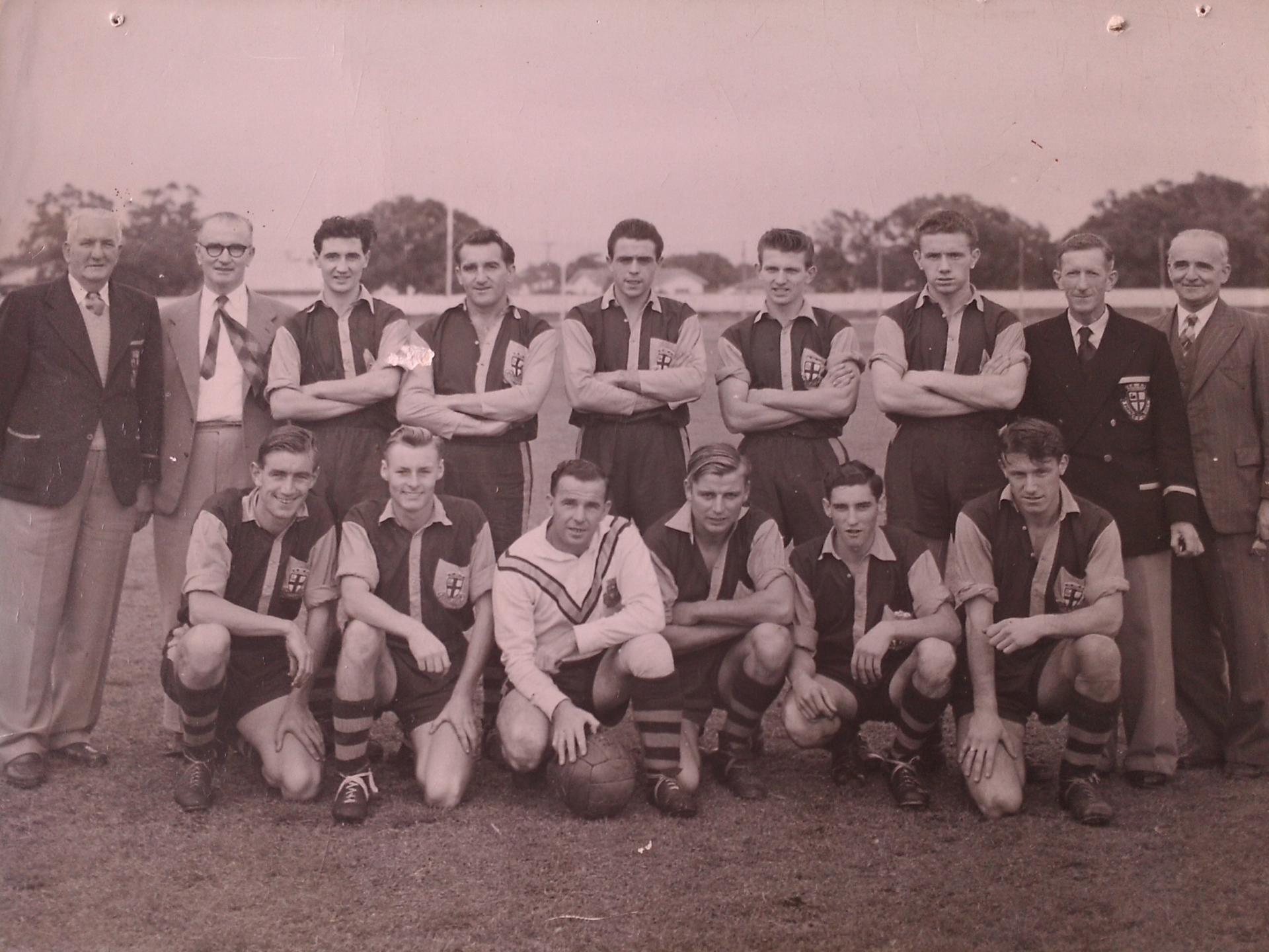 Perth City. Brian, staand 3e van rechts; broer Tony, gehurkt, 1ste van rechts.