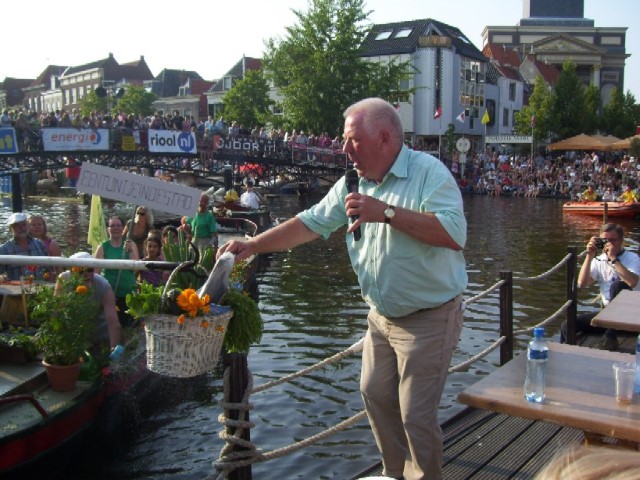 Aad van der Luit in actie tijdens de Leidse Peurbakkentocht. •
