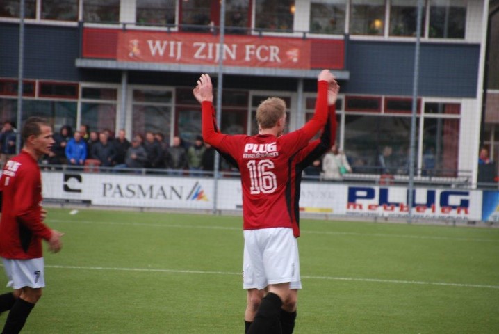 Pieter van den Breggen tekende voor de eerste goal en had recht op een feestje.