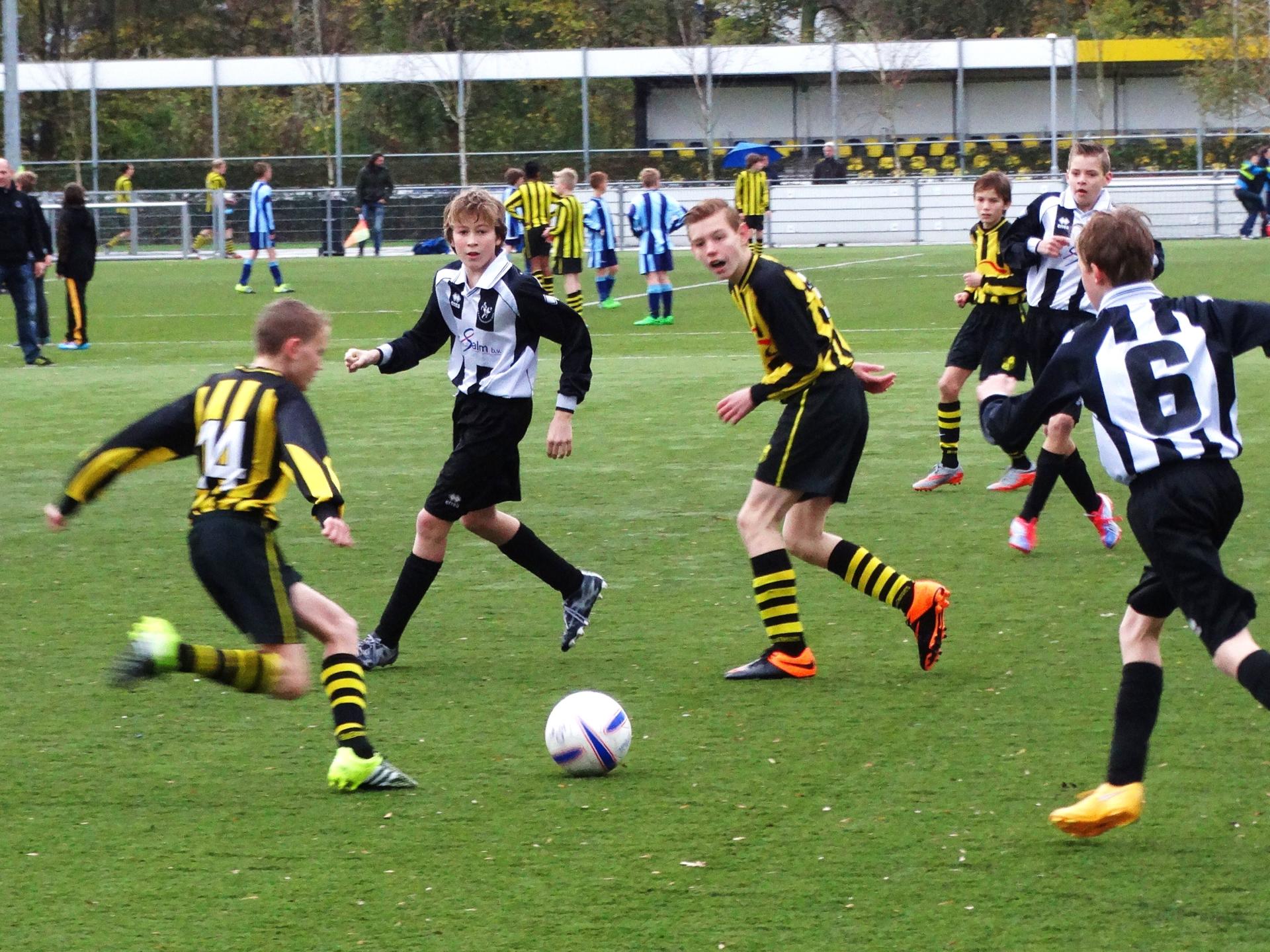 Wilhelmus-Hazerswoudse Boys D1_0845