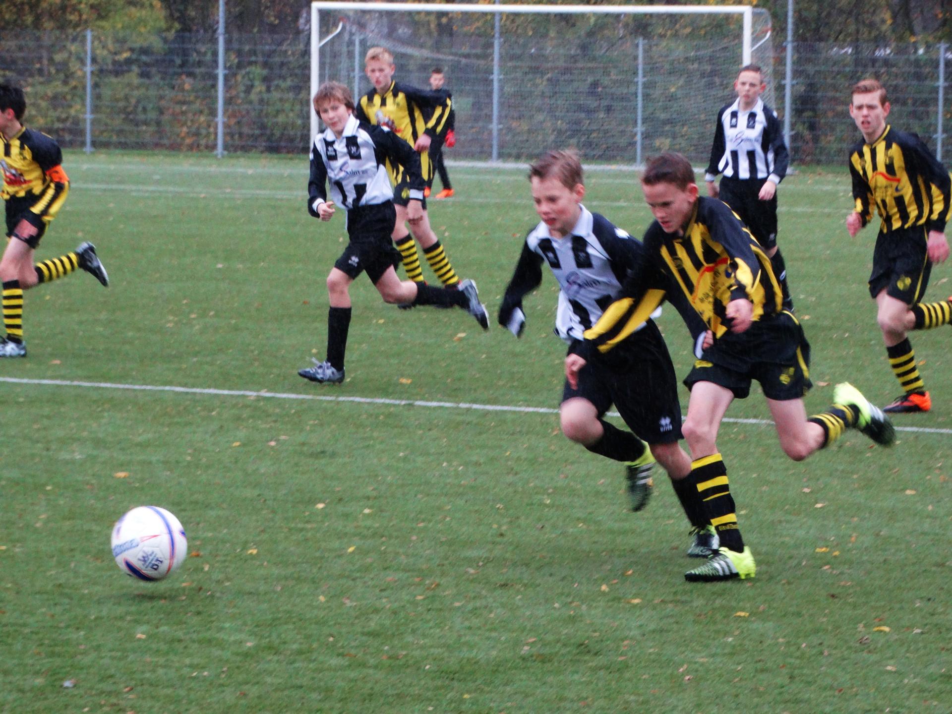 Wilhelmus-Hazerswoudse Boys D1_0847