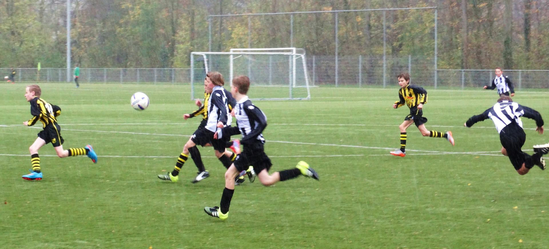 Wilhelmus-Hazerswoudse Boys D1_0850