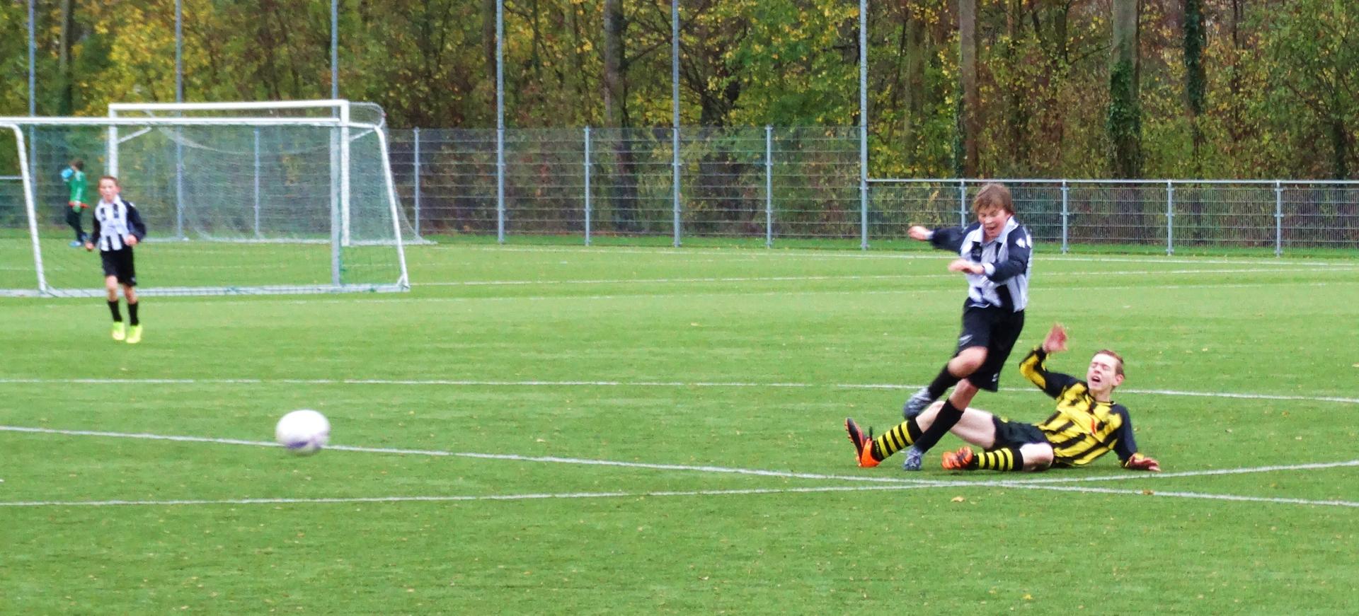 Wilhelmus-Hazerswoudse Boys D1_0854