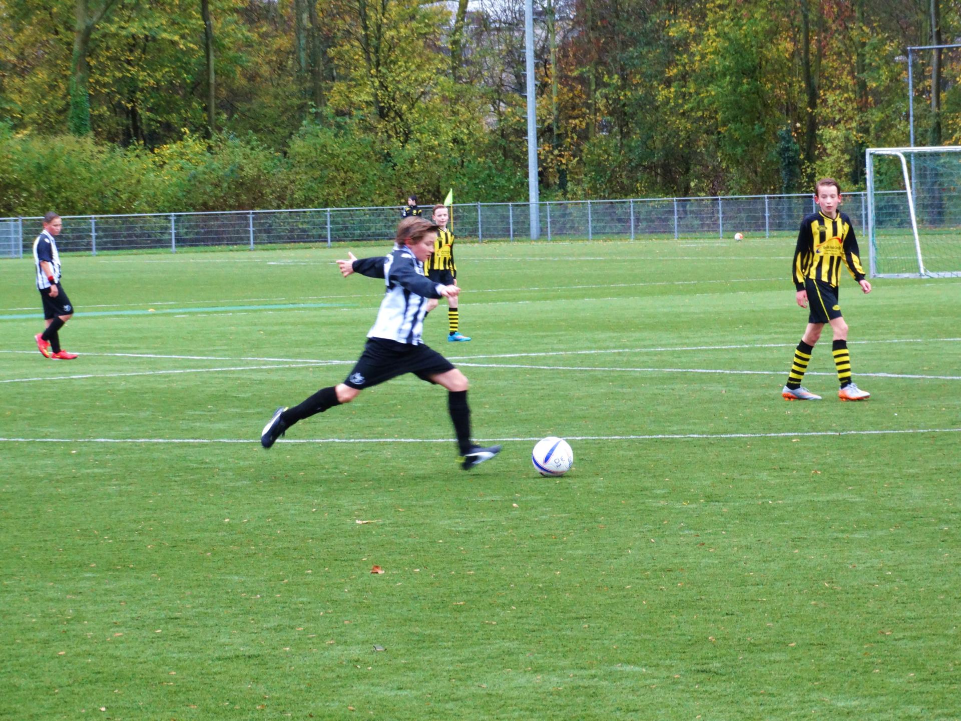 Wilhelmus-Hazerswoudse Boys D1_0855