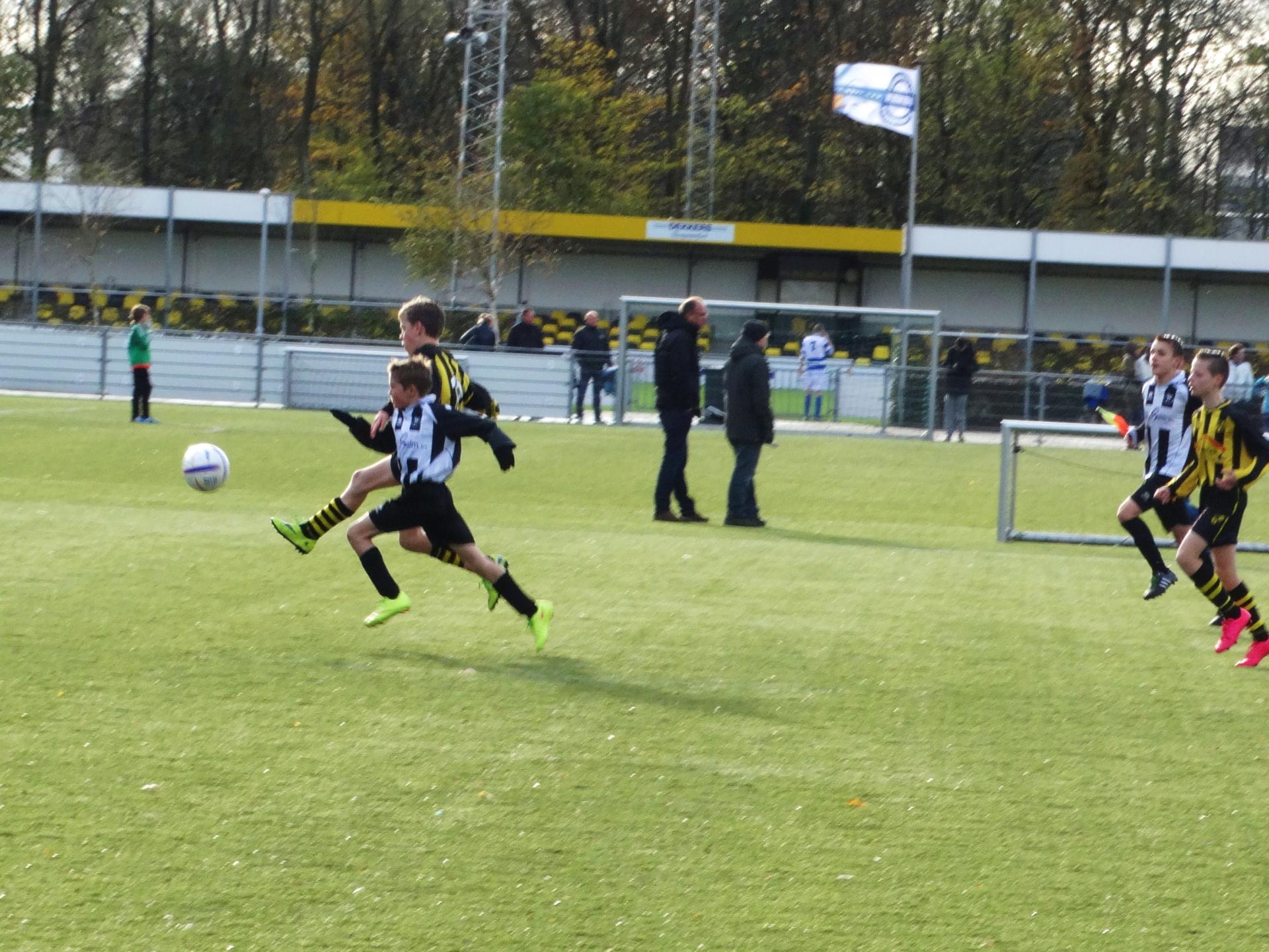 Wilhelmus-Hazerswoudse Boys D1_0862