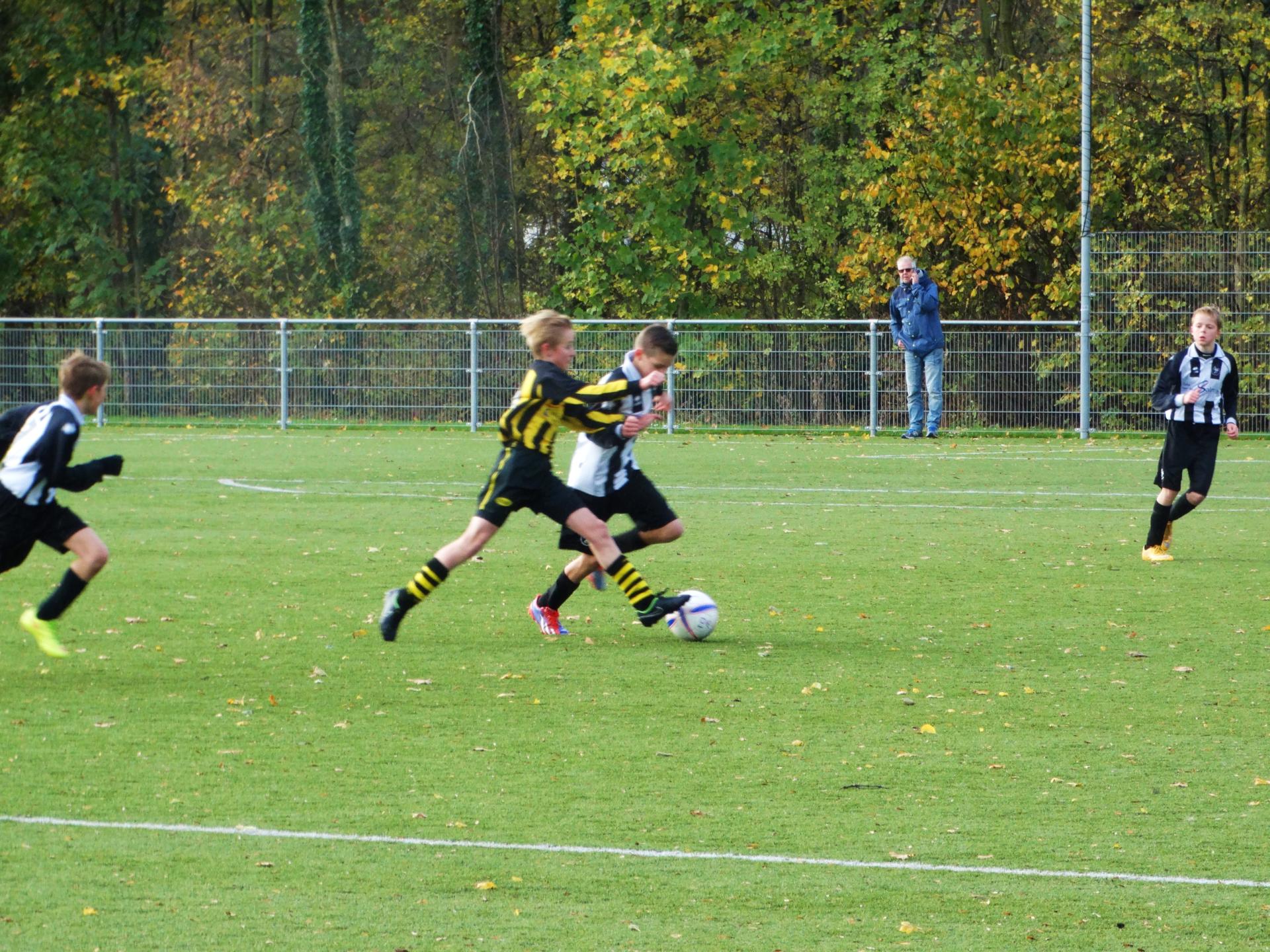 Wilhelmus-Hazerswoudse Boys D1_0868