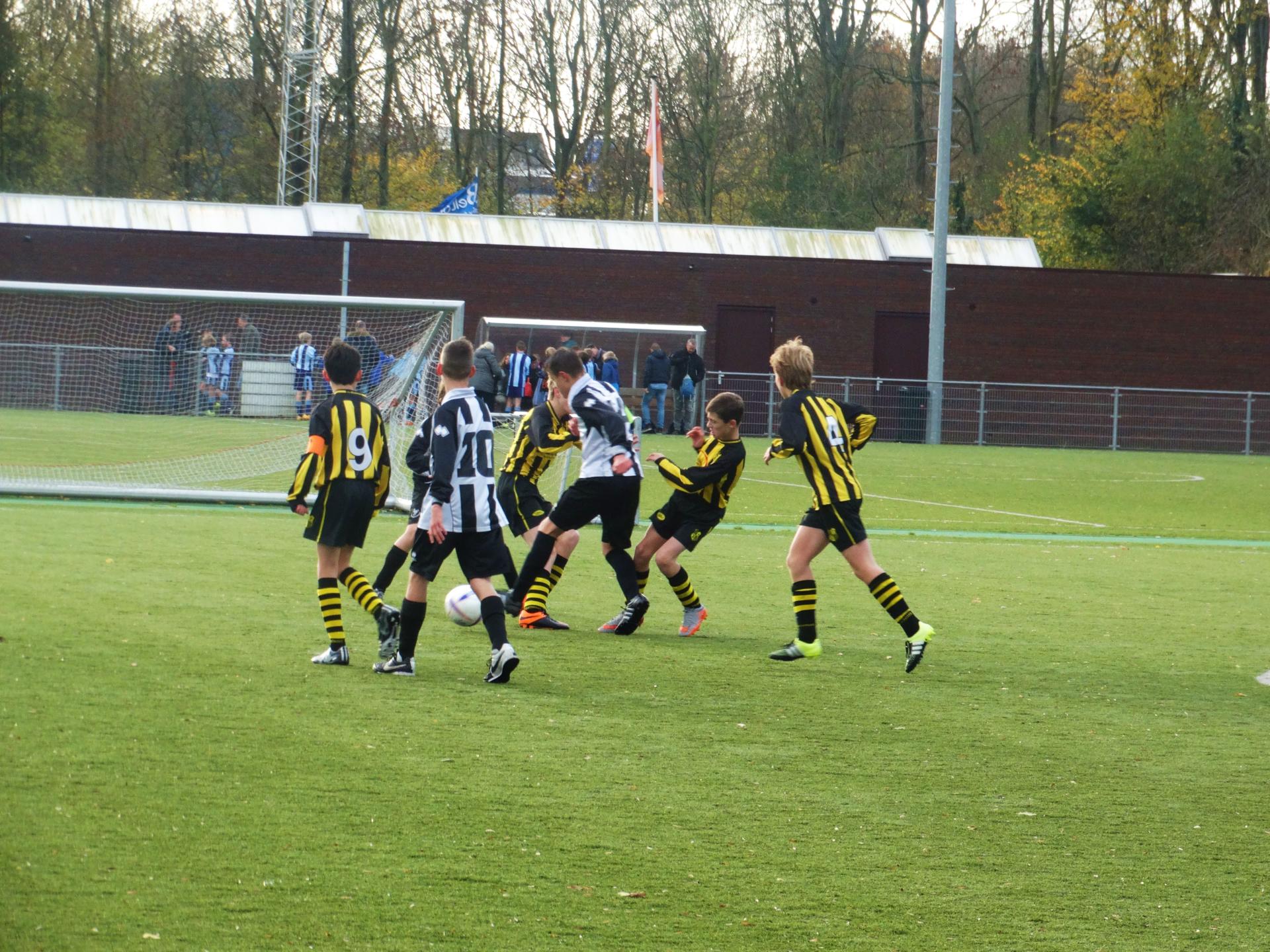 Wilhelmus-Hazerswoudse Boys D1_0869