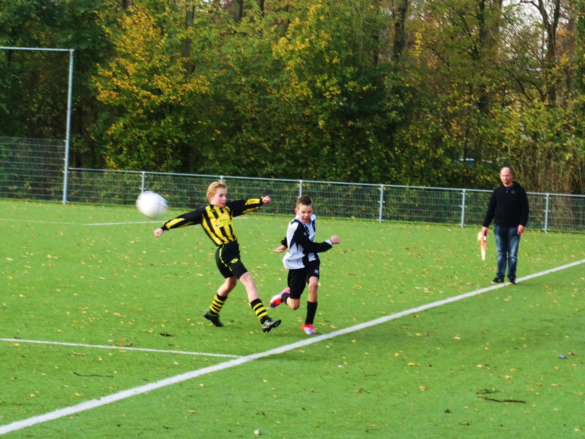 Wilhelmus-Hazerswoudse Boys D1_0873