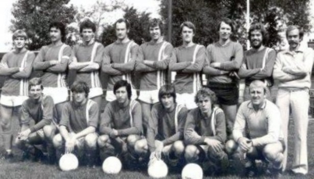 •Het vlaggenschip van LenS 1979 – 1980. Ruud Fortman staat 3e van links.