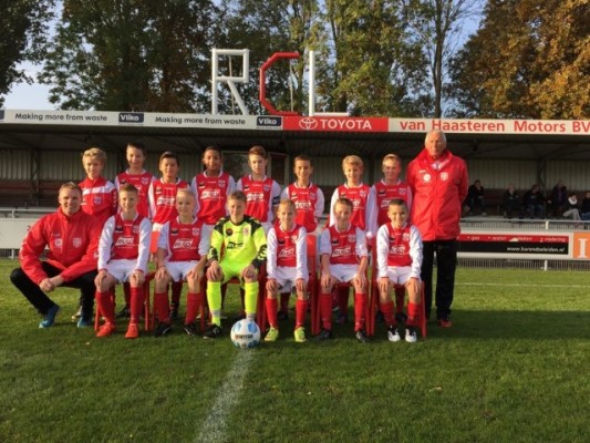 RCL D1 2015–2016, gecoacht door Ruud Fortman. Staand van links naar rechts: Lucas, Jay, Jurek, Quilan, Jeroen (aanvoerder), Feijs, Mats en Sam. Zittend van links naar rechts: Wouter, Daan, Bjorn, Rick, Delano en Adib. Teammananger Ramon Hoogendam (links) en Ruud Fortman (rechts). Sponsor: RUFO clean Schoonmaakdienstverlening