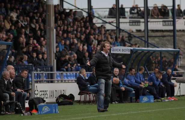 In de vorige editie op Nieuw-Zuid waren de instructies van Hein van Heek aan dovemansoren gericht. FC Rijnvogels toonde teveel ontzag.