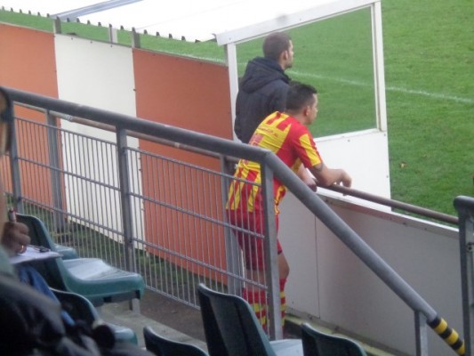 De balende Danny Velthuis na zijn rode kaart kort in de tweede helft