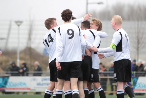 Liefst 67 keer kon er tot nu toe worden gefeliciteerd na alweer een Rijndijkse goal